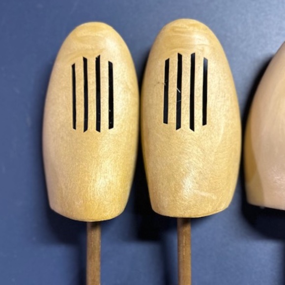 2 Pair Plastic Shoe Stretchers/Trees - Picture 2 of 8